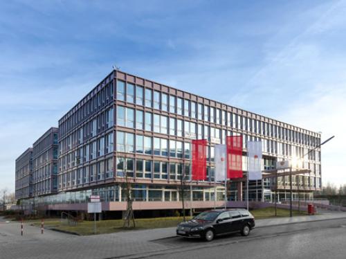 Beeindruckende Außenansicht des Bürogebäudes an der Kronstadter Straße in München Bogenhausen